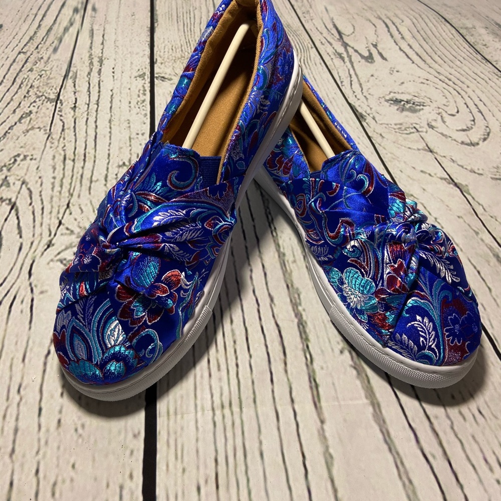 NEW Qupid Moira Fashion Sneaker with Knot Tie